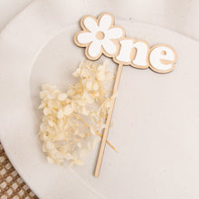 Load image into Gallery viewer, Daisy Cake Topper