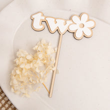 Load image into Gallery viewer, Daisy Cake Topper